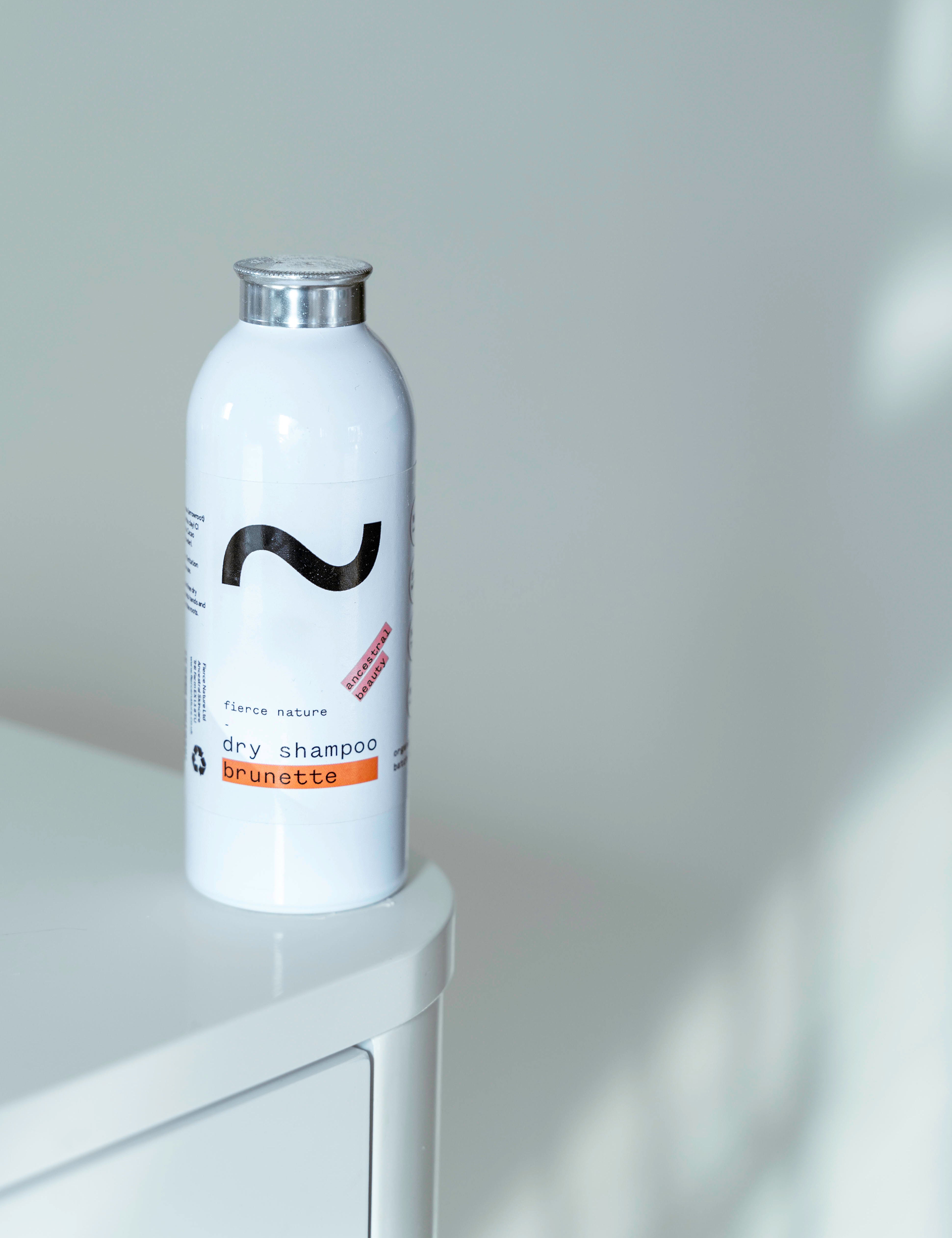 Dry_Shampoo_Brunette_Lifestyle_1.jpg