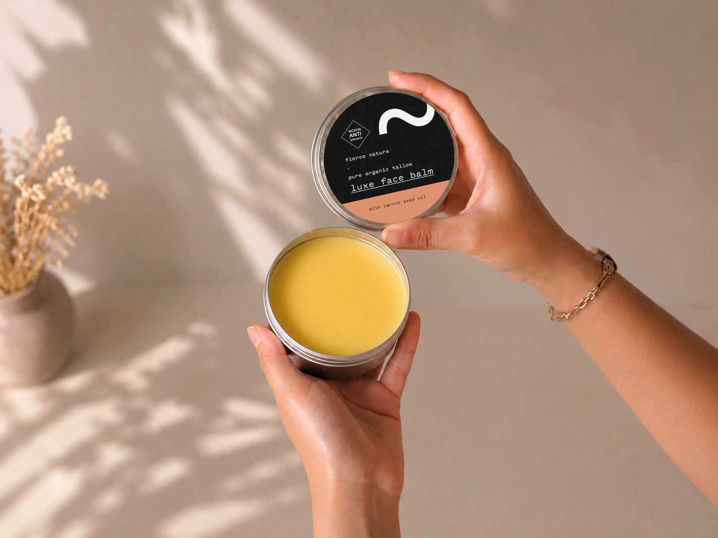 Luxe_Face_Balm_Lifestyle_2.jpg